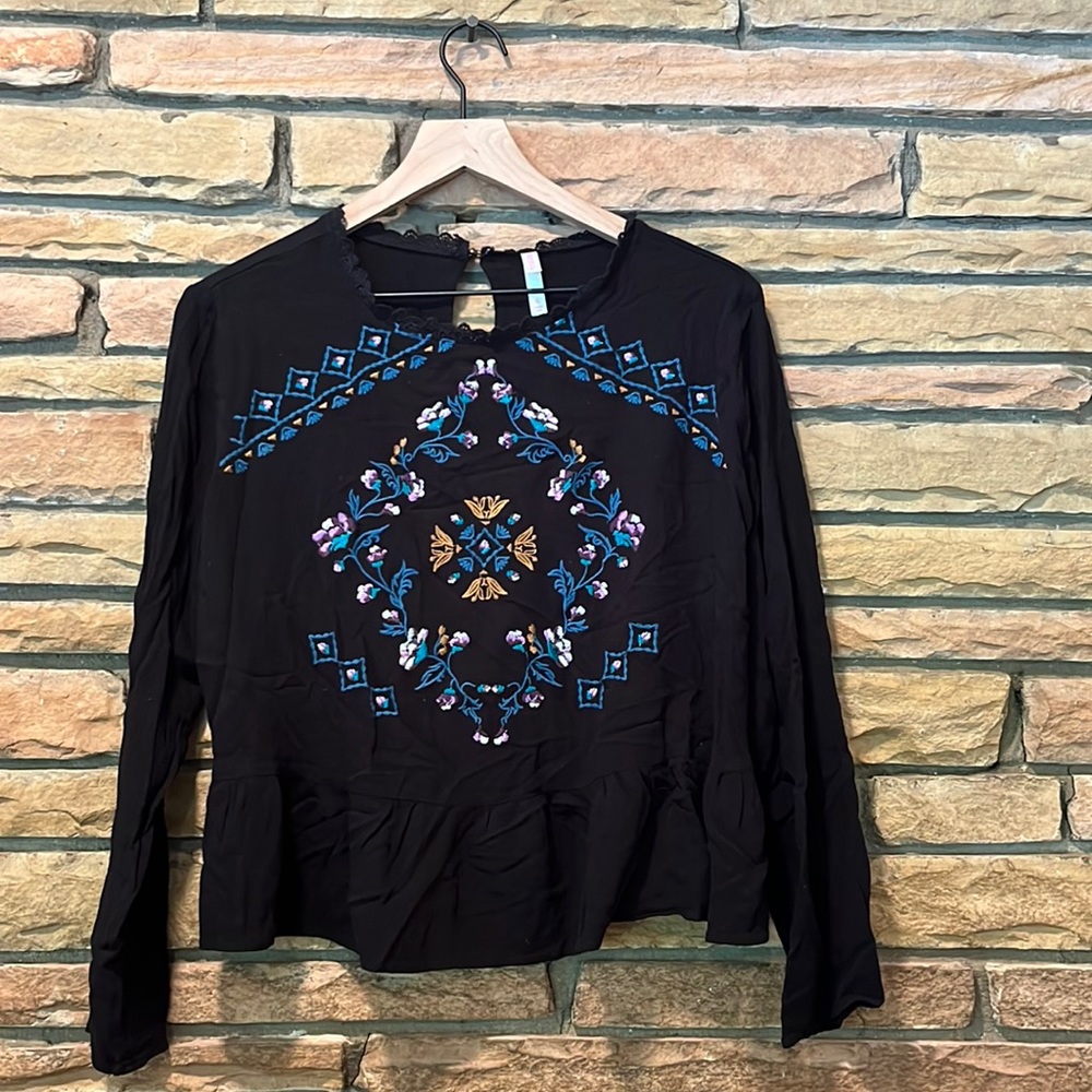 XHILARATION || Peasant Top